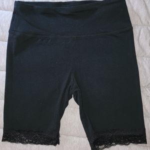 Colsie Black bike shorts with lace